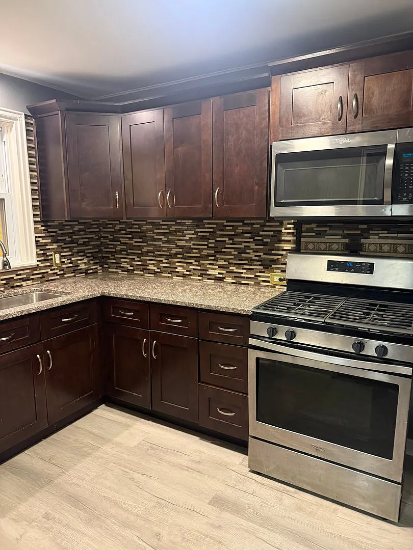 West Reading, 3 BR with finished lower level, off street parking & Central Air available now! — Photo 2