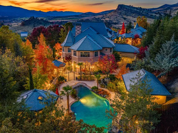200 Belle Fiore Ln, Ashland, OR 97520