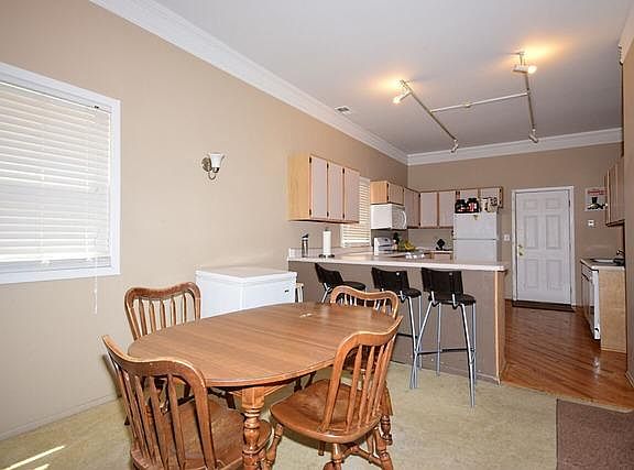 5th image of 2728 N Wilton Ave