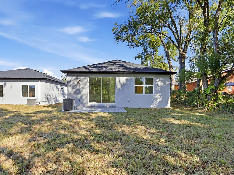 1209 W 15th St — Photo 33