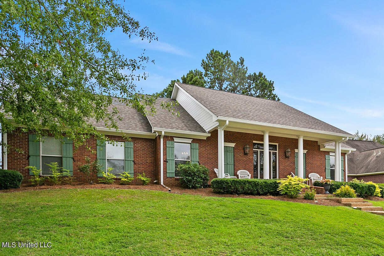 173 Woodlands Glen Cir