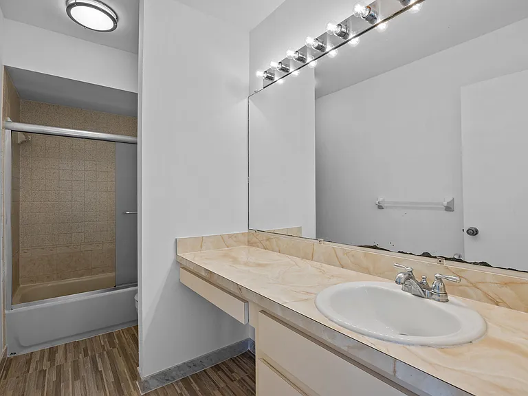 4211 Turnberry Cir #501 — Photo 10