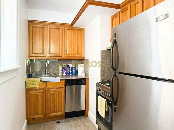 4th image of 2534 36th St APT 2