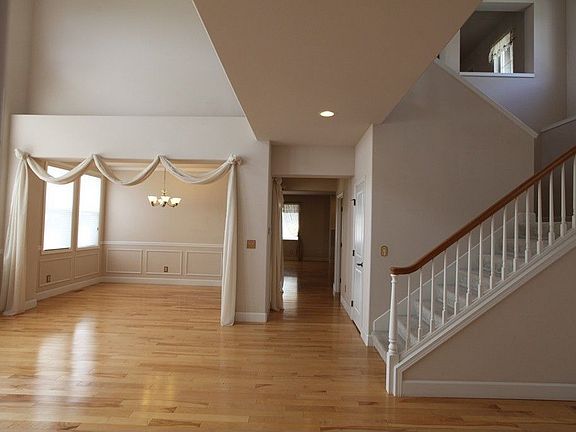 3rd image of 1715 Pointe Woodworth Dr NE