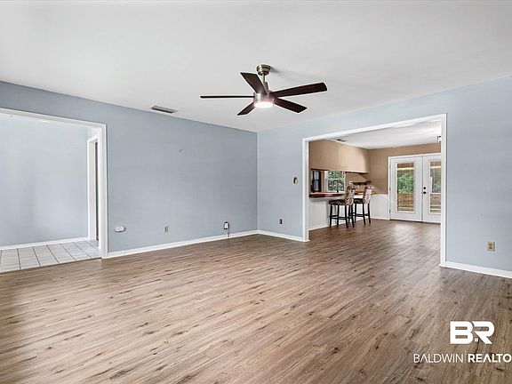 4th image of 114 Sara Ave E