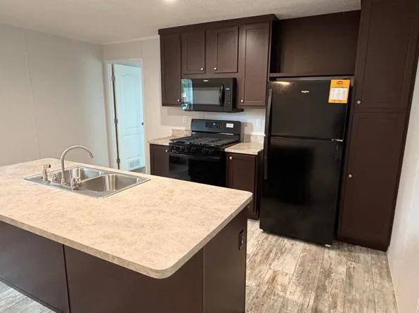 3102 N 15th St Trailer 110, Fort Dodge, IA 50501