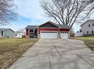 20828 Iran Ave, Lakeville, MN 55044