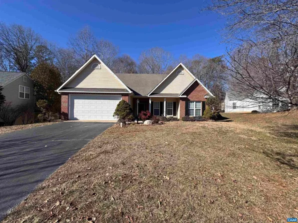 1942 English Oaks Cir N, Charlottesville, VA 22911