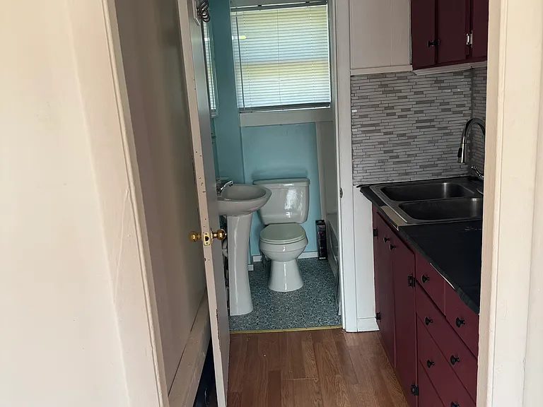 754 Roosevelt Ave #2 — Photo 18