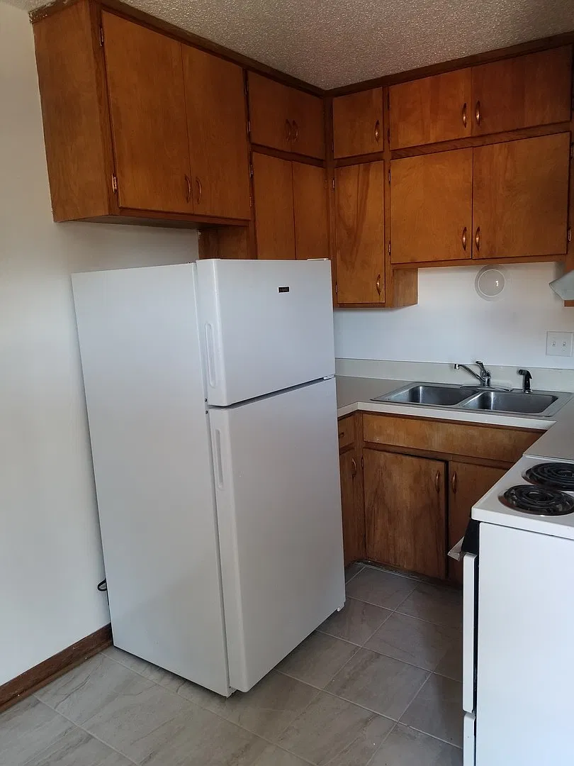 2217 Muscatine Ave — Photo 2