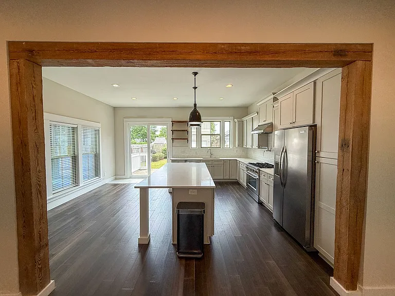 517 W Wright St — Photo 6