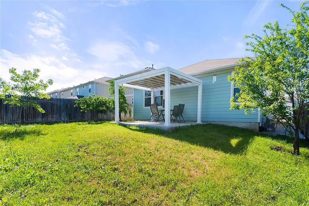 3 bed, 2.0 bath, 1312 sqft, $1,975 — Photo 4