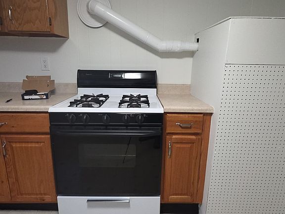 Kitchen Sink & Gas Stove