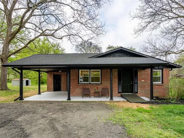 80 E Howard St, Kingston, GA 30145