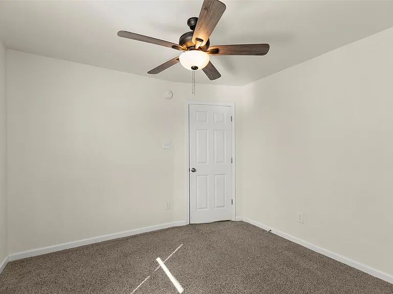 14106 Kinsbourne Ln — Photo 25