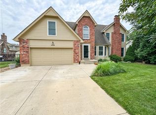 1639 NE Debonair Dr, Lees Summit, MO 64086