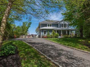 25 Millford Dr, Locust Valley, NY 11560