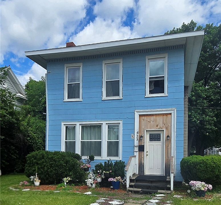 1st image of 423 E Washington Ave