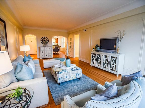 3rd image of 4440 Lindell Blvd APT 703
