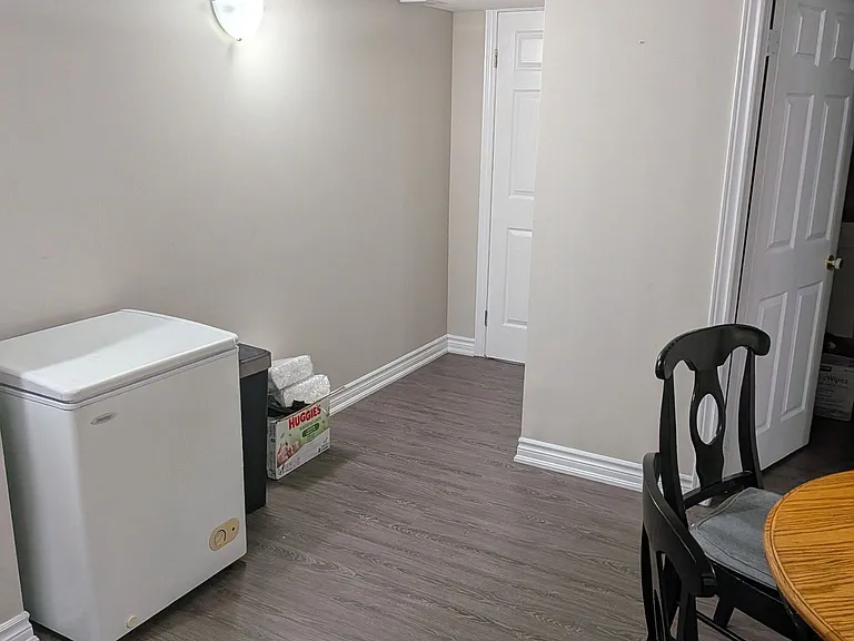 90 Penelope Dr — Photo 17