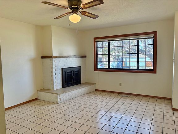 3rd image of 2408 Figueroa Dr NE