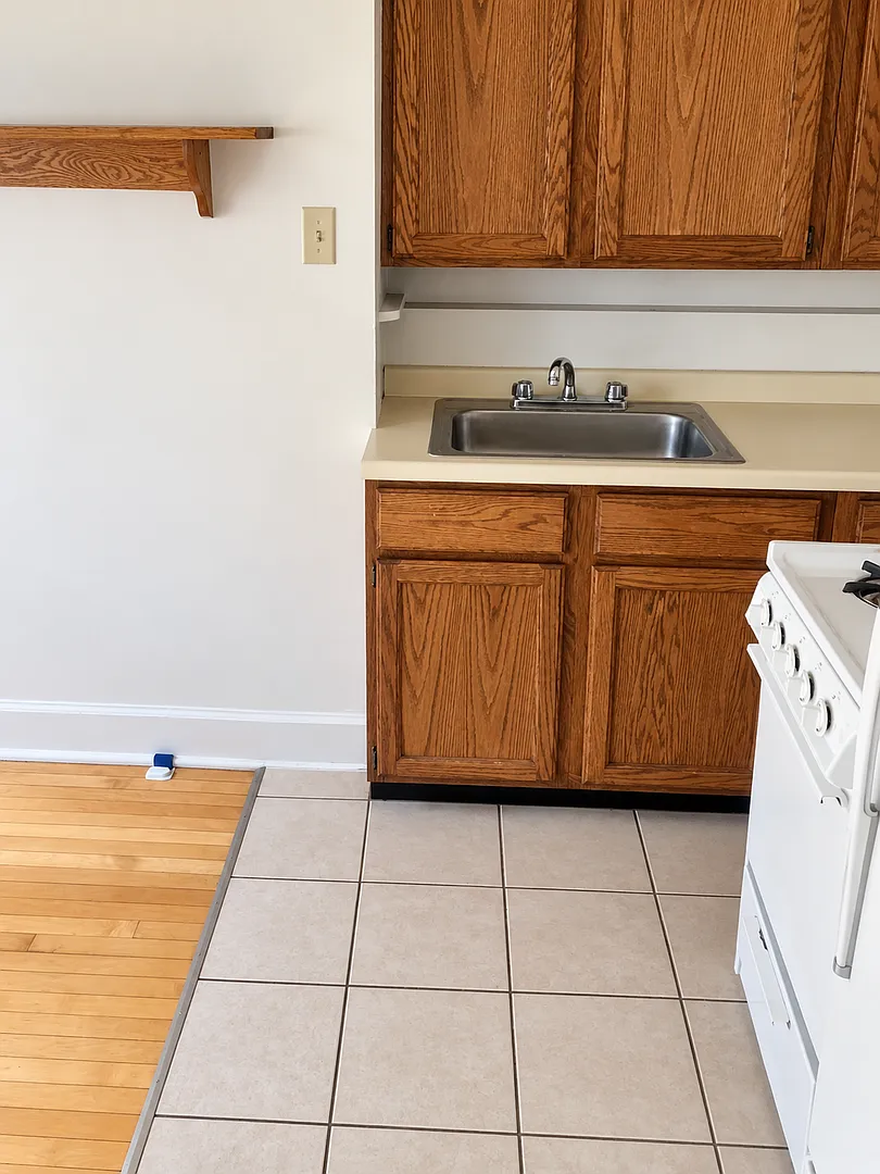 2544 N. Maryland Ave. (Fountain Blue) — Photo 3