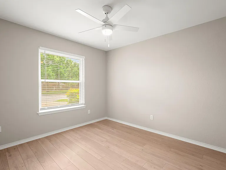 2113 Rosemary Ln — Photo 17