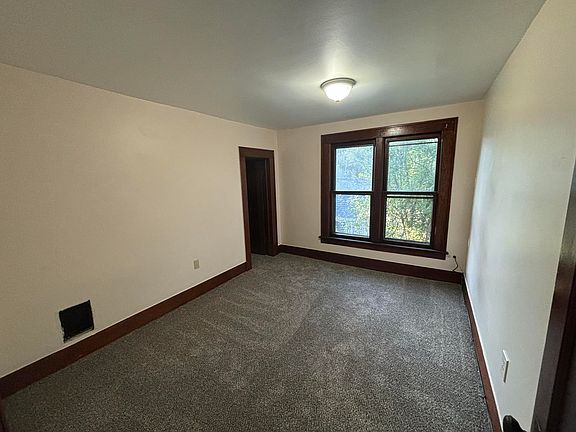4th image of 203 N Pine St
