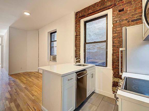 3rd image of 7 Carmine St APT 11