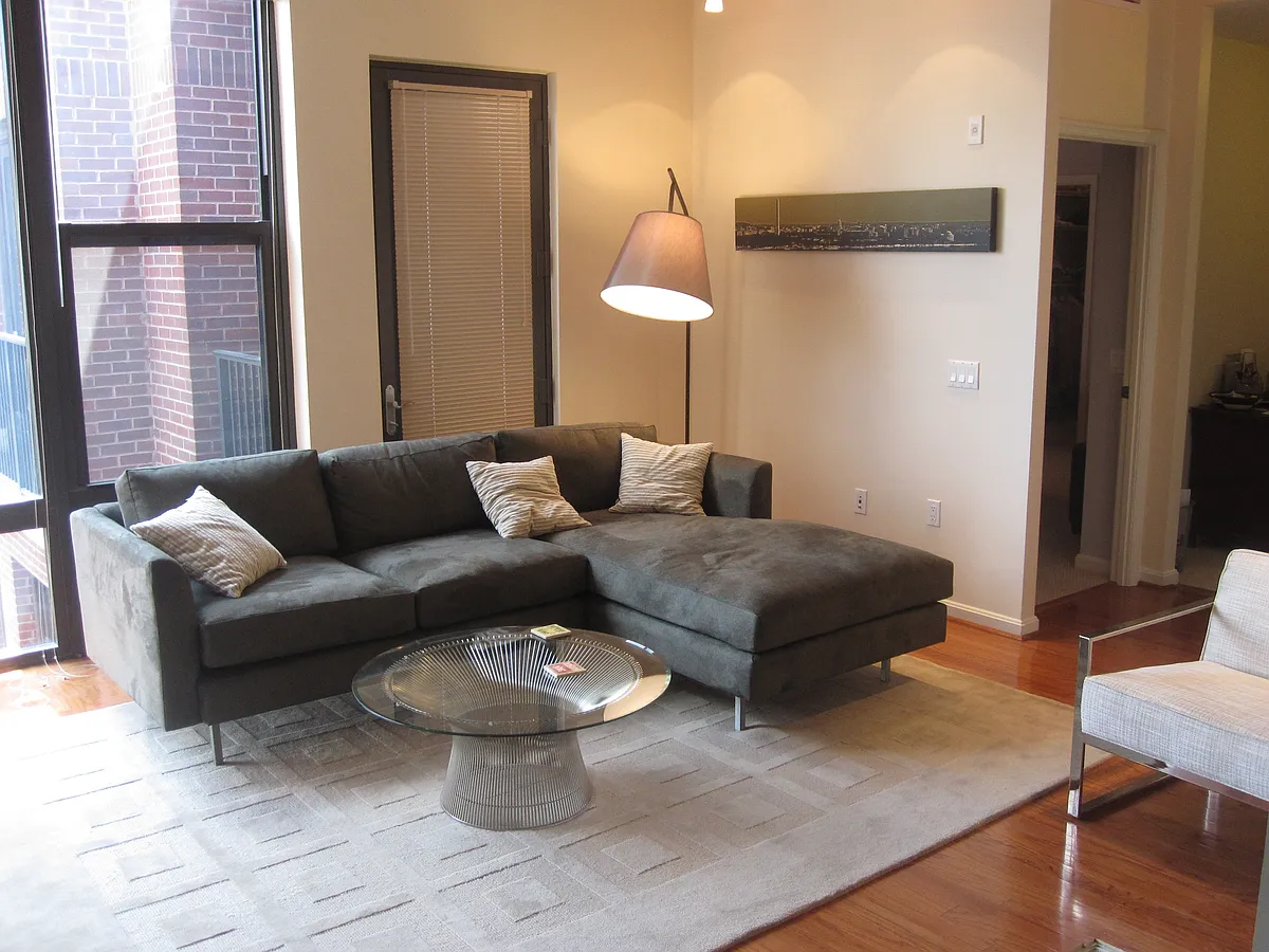 Building Photo - 1390 Kenyon St NW #807