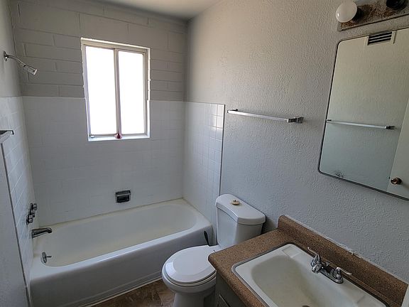4th image of 380 Taylor Dr #13