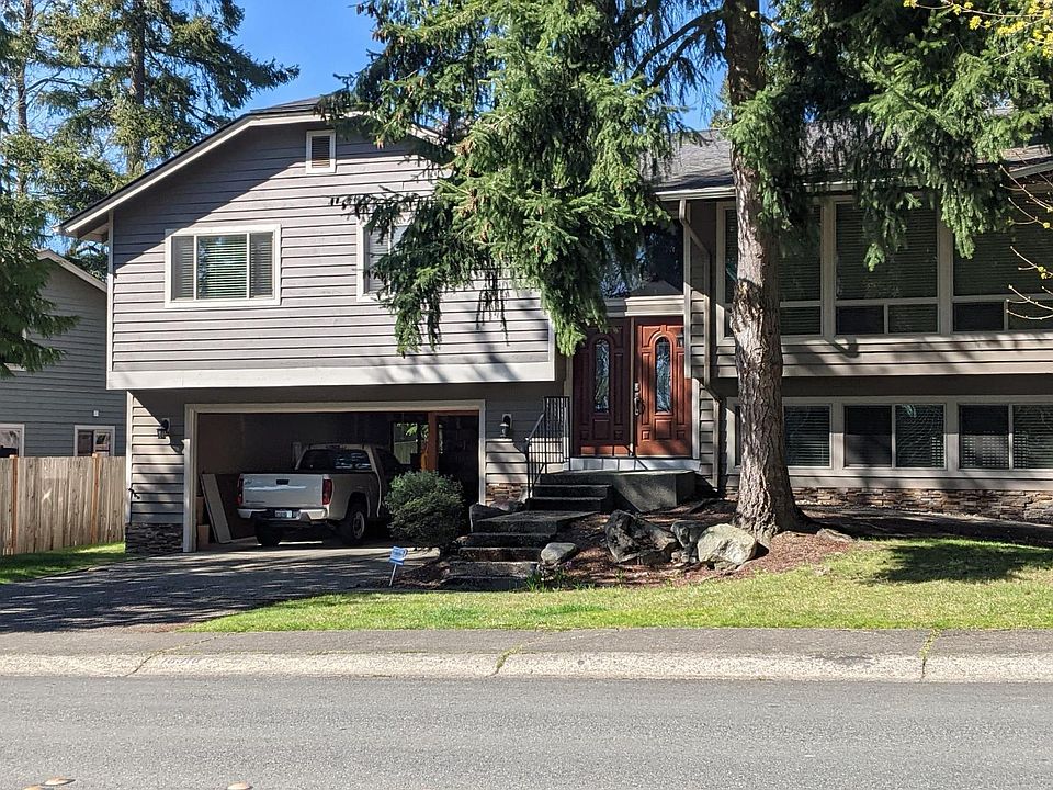 Front view of property.