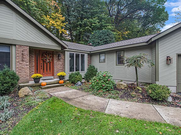 2nd image of 1906 Camrose Ct SW