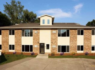 655 12th St SW APT 1, Forest Lake, MN 55025