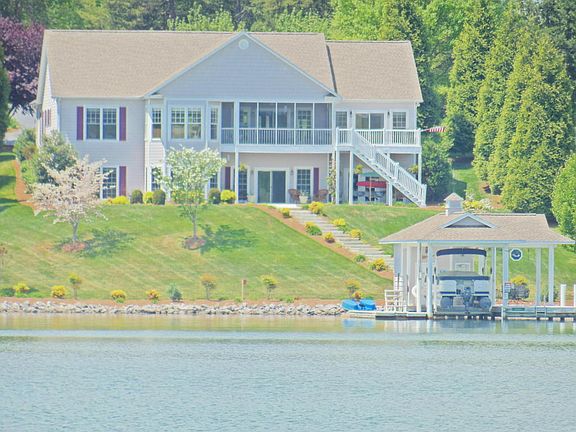 2nd image of 10 Sailboat Ln