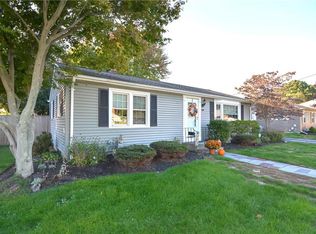 58 Meadowcrest Dr, Riverside, RI 02915