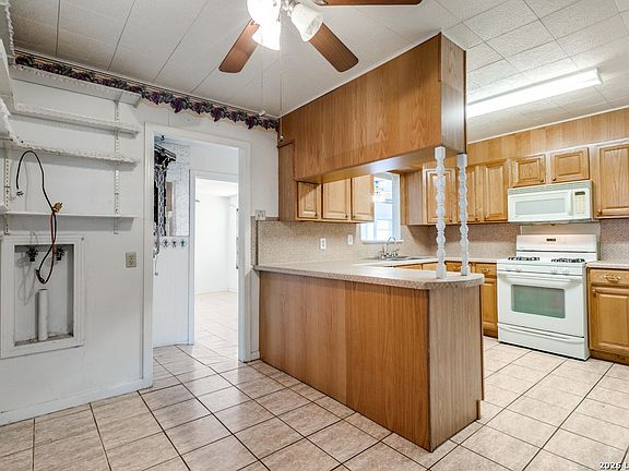 5th image of 1911 BEECHAVEN DR