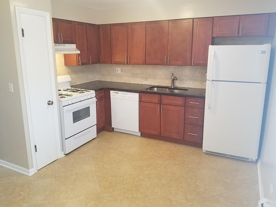 1st image of 2653 W Bryn Mawr Ave APT 3S
