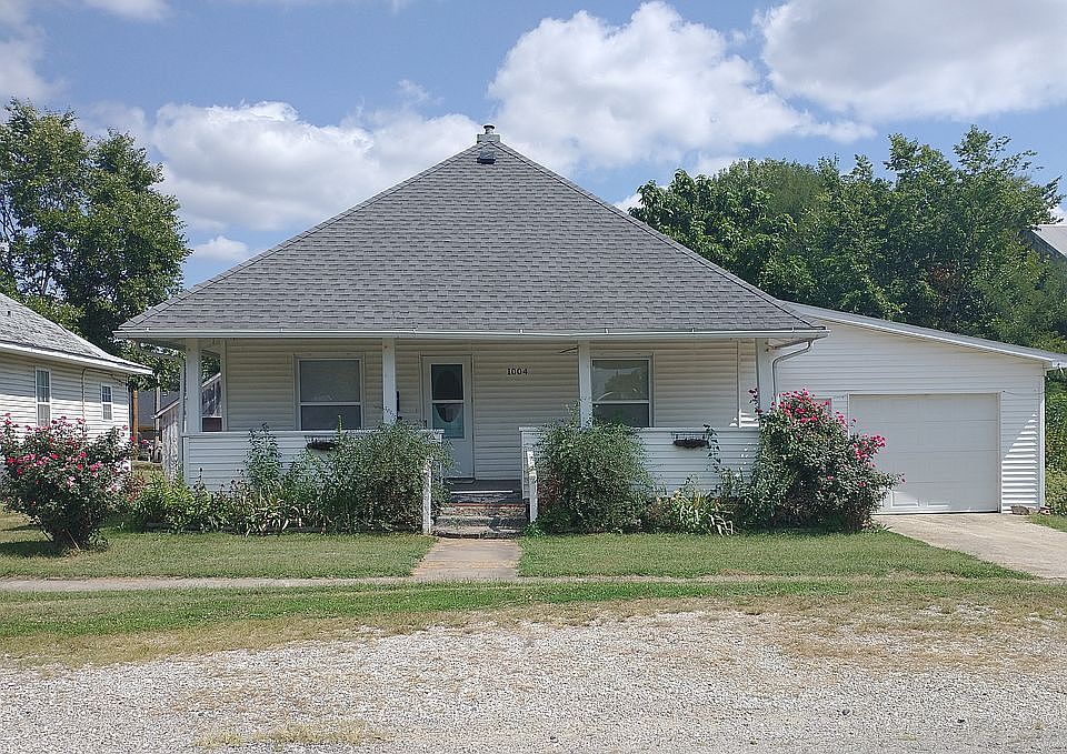1st image of 1004 N Centennial St