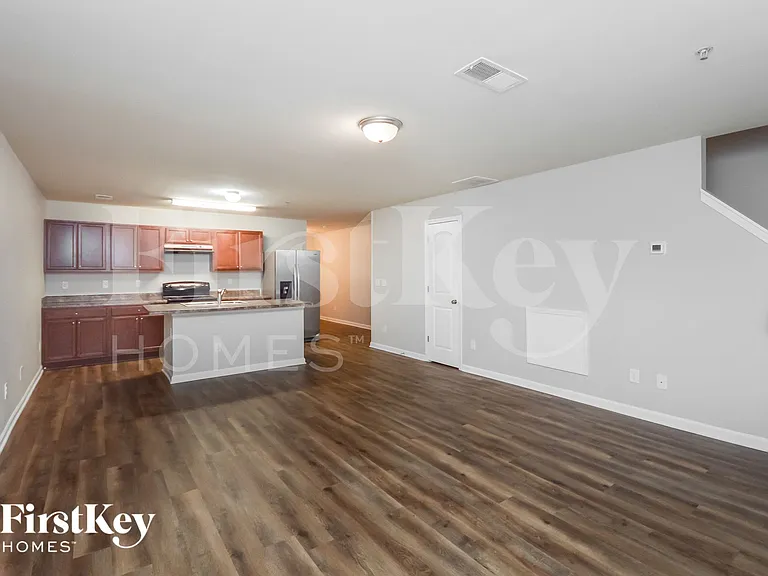 2044 Reavis Blf — Photo 3