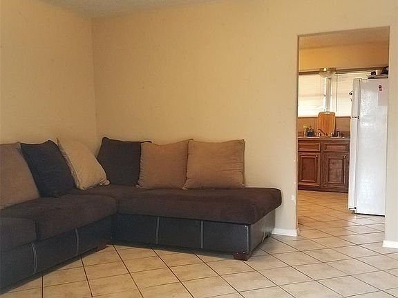 2nd image of 919 Stratford Ave