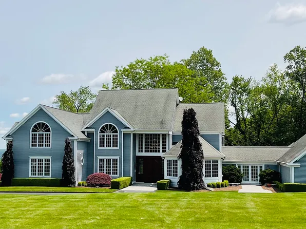 7 Old Castle Drive, Newtown, CT 06470