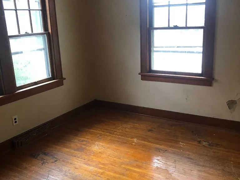 1073 W Packard St — Photo 3