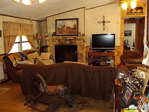 5th image of 868 Eastern Valley Ln