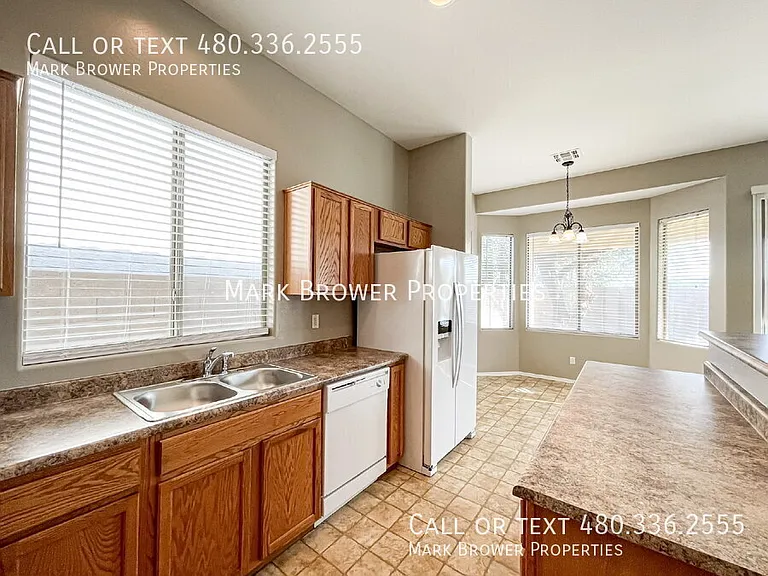 3529 W Belle Ave — Photo 8