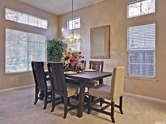 3rd image of 174 Elkins Cir