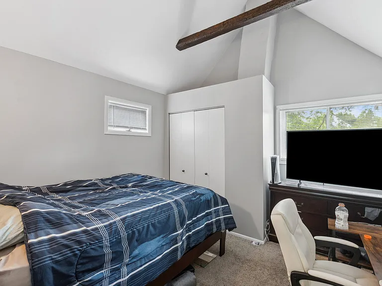 2443 N Greenview Ave #2 — Photo 10