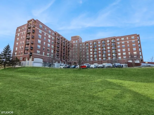 1700 Riverwoods Dr APT 703, Melrose Park, IL 60160