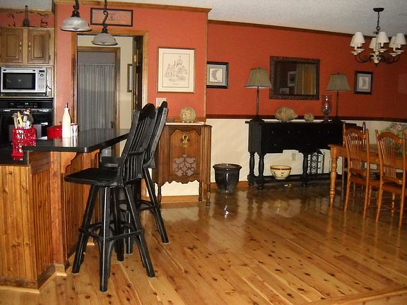 Kitchen/dining room is 13x27!! Australian Cypress floors!