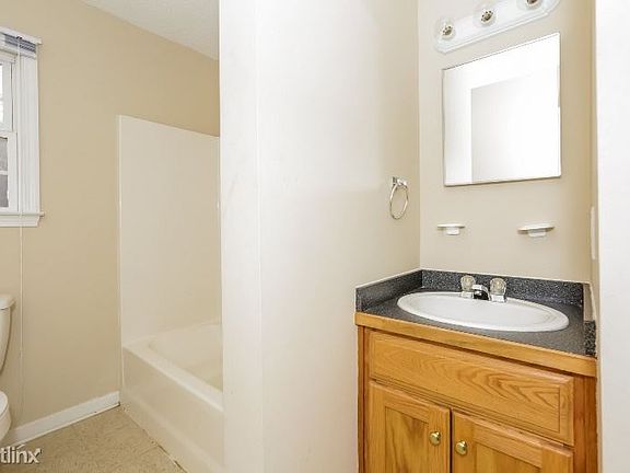 5th image of 205 N F St